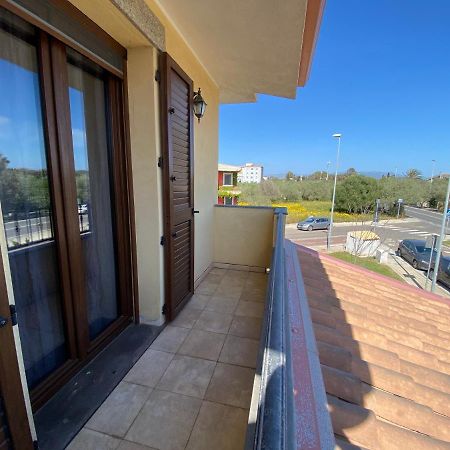 Alex Room Airport Elmas Екстер'єр фото